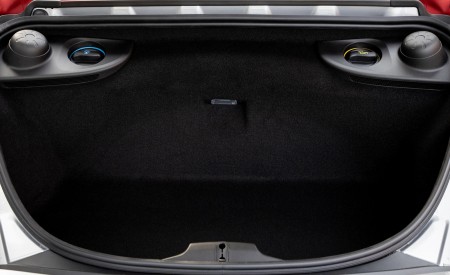 2020 Porsche 718 Spyder (Color: GT Silver Metallic) Trunk Wallpapers 450x275 (266)