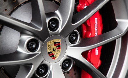 2020 Porsche 718 Spyder (Color: Guards Red) Brakes Wallpapers 450x275 (22)