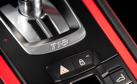 2020 Porsche 718 Spyder (Color: Guards Red) Central Console Wallpapers 450x275 (35)