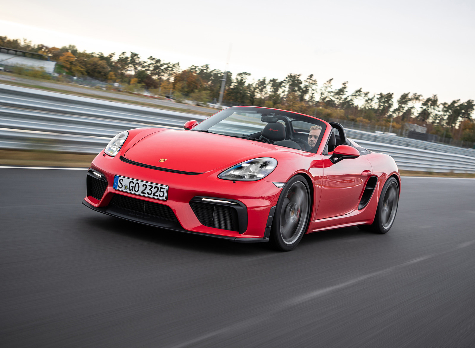 2020 Porsche 718 Spyder (Color: Guards Red) Front Three-Quarter Wallpapers (1)