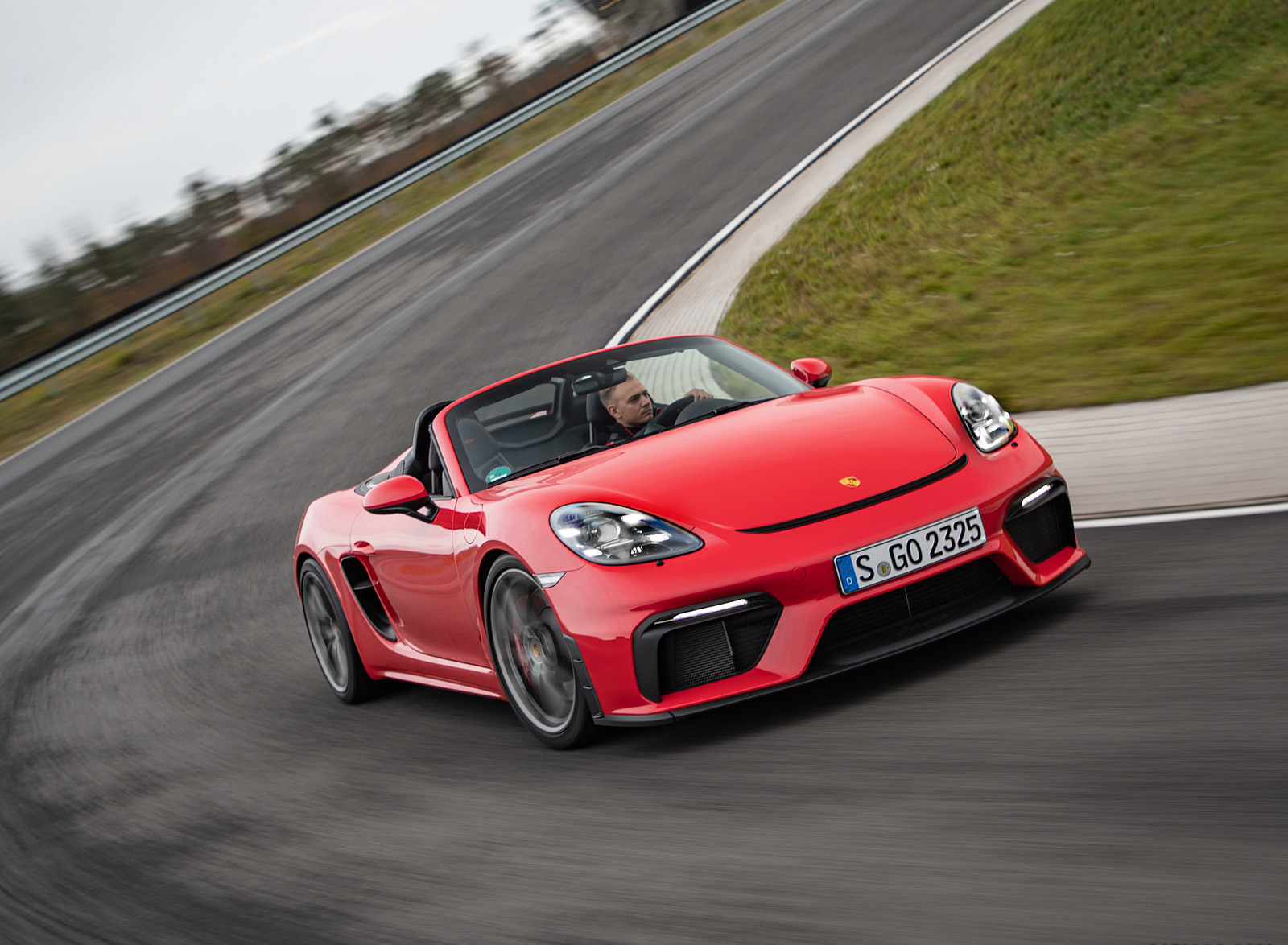 2020 Porsche 718 Spyder (Color: Guards Red) Front Three-Quarter Wallpapers (10)