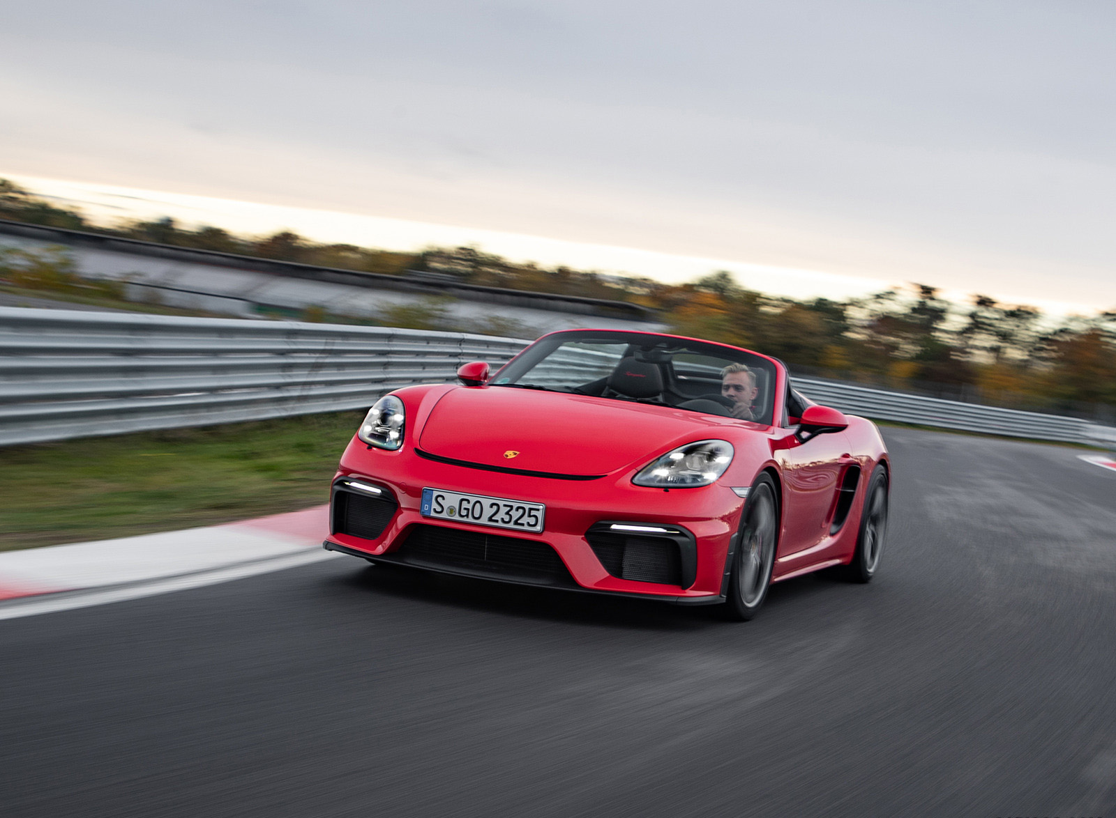 2020 Porsche 718 Spyder (Color: Guards Red) Front Three-Quarter Wallpapers (4)