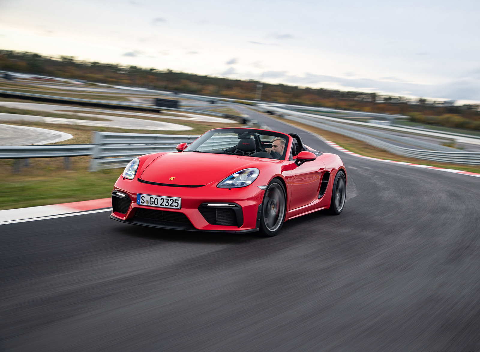 2020 Porsche 718 Spyder (Color: Guards Red) Front Three-Quarter Wallpapers (13)