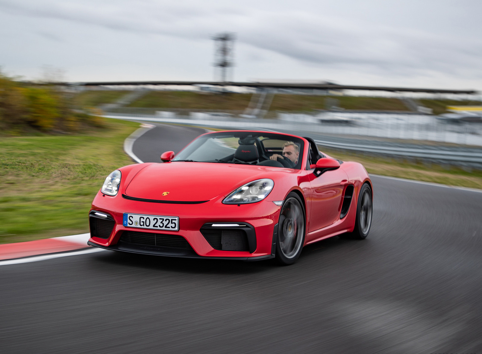 2020 Porsche 718 Spyder (Color: Guards Red) Front Wallpapers (7)
