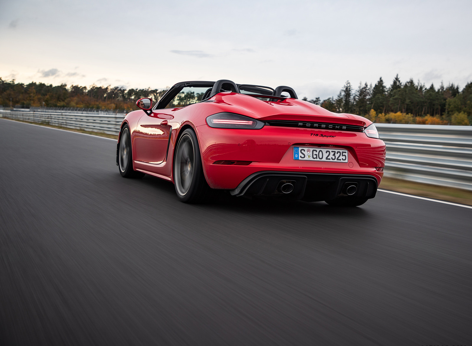 2020 Porsche 718 Spyder (Color: Guards Red) Rear Three-Quarter Wallpapers (14)