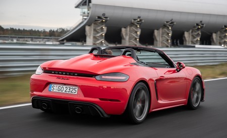2020 Porsche 718 Spyder (Color: Guards Red) Rear Three-Quarter Wallpapers 450x275 (15)