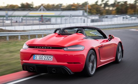 2020 Porsche 718 Spyder (Color: Guards Red) Rear Three-Quarter Wallpapers 450x275 (12)