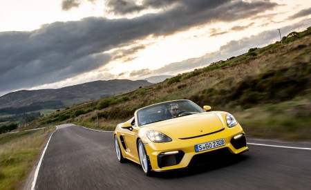 2020 Porsche 718 Spyder (Color: Racing Yellow) Front Three-Quarter Wallpapers 450x275 (56)