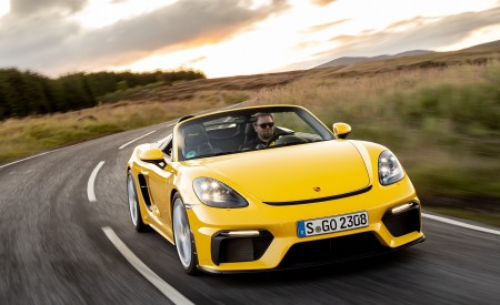 2020 Porsche 718 Spyder (Color: Racing Yellow) Front Wallpapers 450x275 (68)