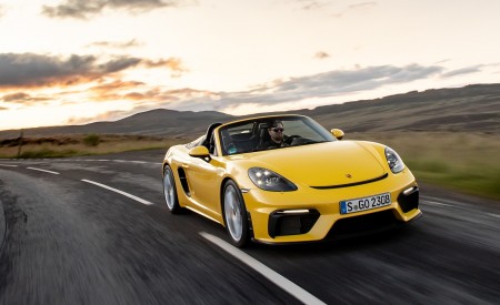 2020 Porsche 718 Spyder (Color: Racing Yellow) Front Wallpapers 450x275 (58)