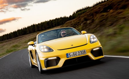 2020 Porsche 718 Spyder (Color: Racing Yellow) Front Wallpapers 450x275 (69)