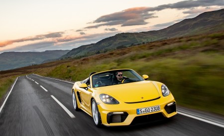 2020 Porsche 718 Spyder (Color: Racing Yellow) Front Wallpapers 450x275 (59)