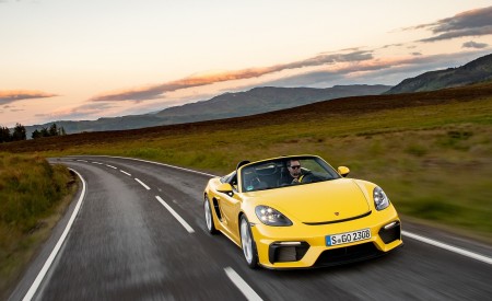 2020 Porsche 718 Spyder (Color: Racing Yellow) Front Wallpapers 450x275 (70)