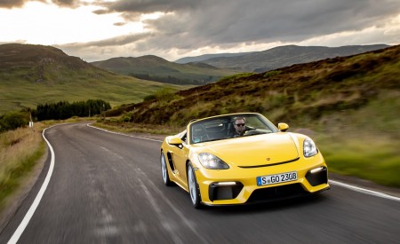 2020 Porsche 718 Spyder (Color: Racing Yellow) Front Wallpapers 450x275 (71)