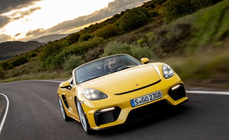 2020 Porsche 718 Spyder (Color: Racing Yellow) Front Wallpapers 450x275 (61)