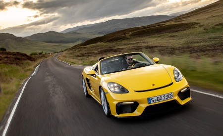 2020 Porsche 718 Spyder (Color: Racing Yellow) Front Wallpapers 450x275 (63)