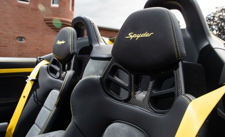 2020 Porsche 718 Spyder (Color: Racing Yellow) Interior Seats Wallpapers 450x275 (119)