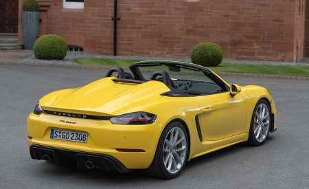 2020 Porsche 718 Spyder (Color: Racing Yellow) Rear Three-Quarter Wallpapers 450x275 (86)