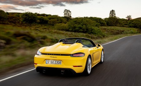 2020 Porsche 718 Spyder (Color: Racing Yellow) Rear Wallpapers 450x275 (64)
