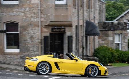2020 Porsche 718 Spyder (Color: Racing Yellow) Side Wallpapers 450x275 (75)