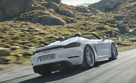 2020 Porsche 718 Spyder Rear Three-Quarter Wallpapers 450x275 (288)