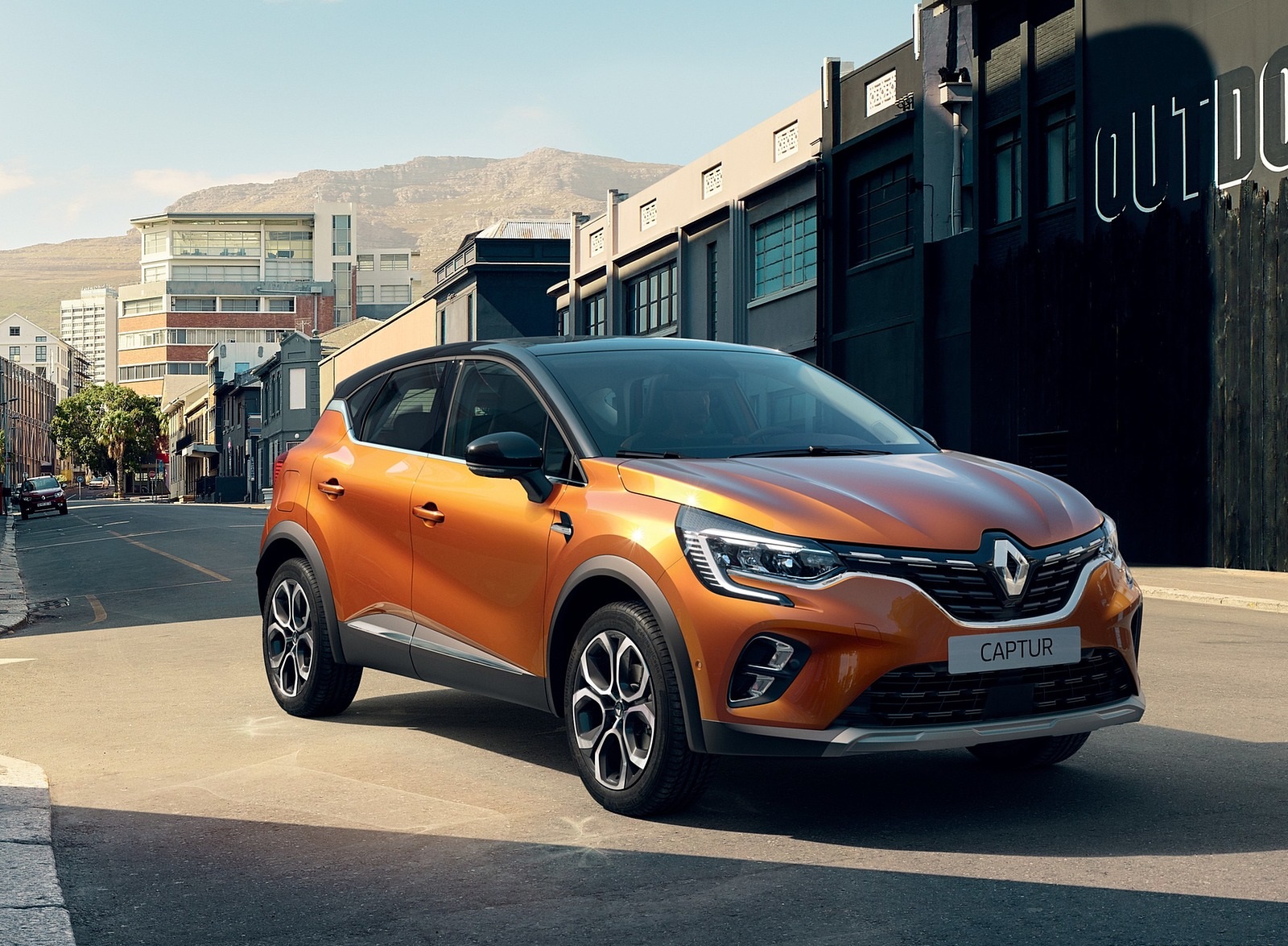 2020 Renault Captur (Color: Atacama Orange) Front Three-Quarter Wallpapers #5 of 39