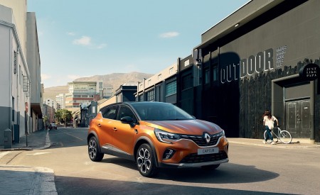 2020 Renault Captur (Color: Atacama Orange) Front Three-Quarter Wallpapers 450x275 (3)