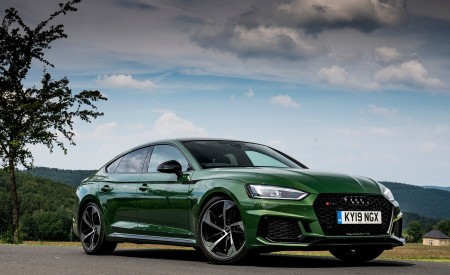 2019 Audi RS 5 Sportback (UK-Spec) Front Three-Quarter Wallpapers 450x275 (38)