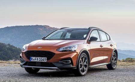 2019 Ford Focus Active 5-Door (Color: Orange Glow) Front Three-Quarter Wallpapers 450x275 (71)