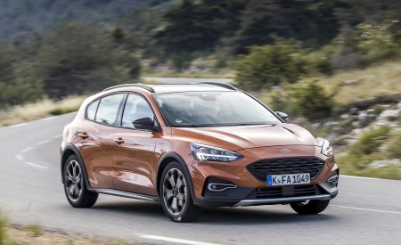 2019 Ford Focus Active 5-Door (Color: Orange Glow) Front Three-Quarter Wallpapers 450x275 (59)