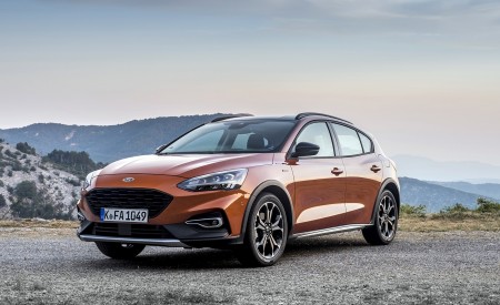 2019 Ford Focus Active 5-Door (Color: Orange Glow) Front Three-Quarter Wallpapers 450x275 (72)