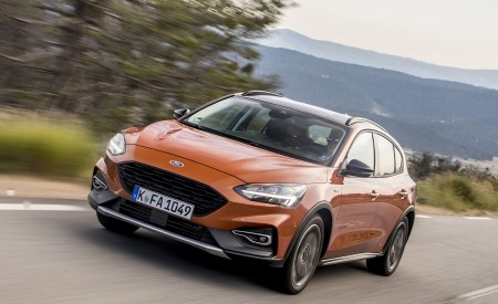 2019 Ford Focus Active 5-Door (Color: Orange Glow) Front Three-Quarter Wallpapers 450x275 (60)