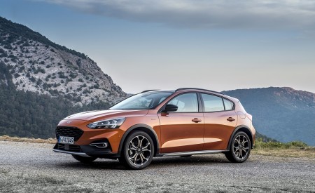 2019 Ford Focus Active 5-Door (Color: Orange Glow) Front Three-Quarter Wallpapers 450x275 (75)