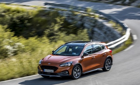 2019 Ford Focus Active 5-Door (Color: Orange Glow) Front Three-Quarter Wallpapers 450x275 (74)