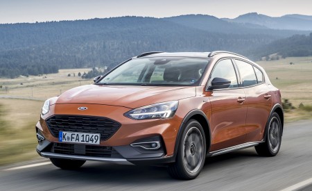 2019 Ford Focus Active 5-Door (Color: Orange Glow) Front Three-Quarter Wallpapers 450x275 (61)