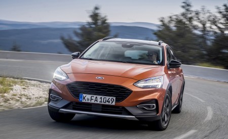 2019 Ford Focus Active 5-Door (Color: Orange Glow) Front Wallpapers 450x275 (64)
