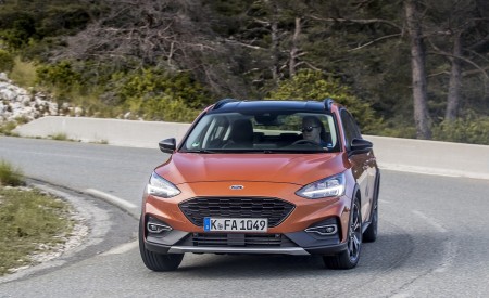 2019 Ford Focus Active 5-Door (Color: Orange Glow) Front Wallpapers 450x275 (65)