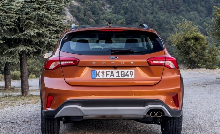 2019 Ford Focus Active 5-Door (Color: Orange Glow) Rear Wallpapers 450x275 (80)