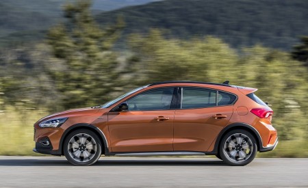 2019 Ford Focus Active 5-Door (Color: Orange Glow) Side Wallpapers 450x275 (81)