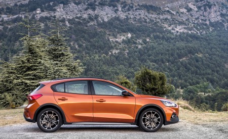 2019 Ford Focus Active 5-Door (Color: Orange Glow) Side Wallpapers 450x275 (82)