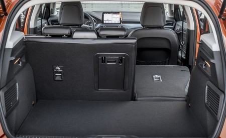 2019 Ford Focus Active 5-Door (Color: Orange Glow) Trunk Wallpapers 450x275 (111)