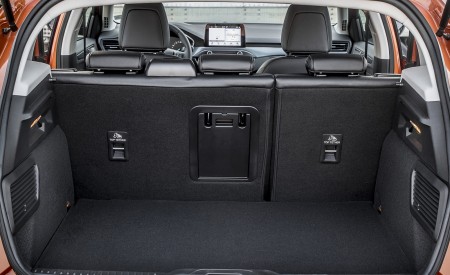 2019 Ford Focus Active 5-Door (Color: Orange Glow) Trunk Wallpapers 450x275 (110)