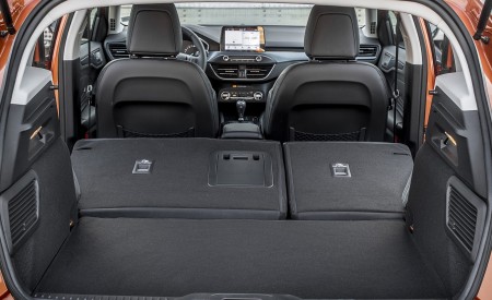 2019 Ford Focus Active 5-Door (Color: Orange Glow) Trunk Wallpapers 450x275 (106)