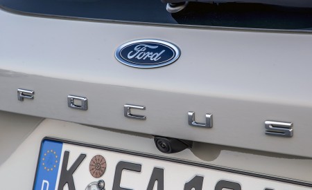 2019 Ford Focus Active Wagon (Color: Metropolis White) Badge Wallpapers 450x275 (32)