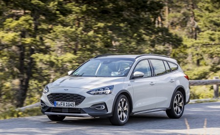 2019 Ford Focus Active Wagon (Color: Metropolis White) Front Three-Quarter Wallpapers 450x275 (2)
