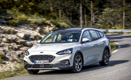 2019 Ford Focus Active Wagon (Color: Metropolis White) Front Three-Quarter Wallpapers 450x275 (15)