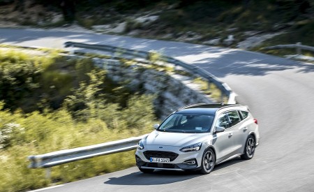 2019 Ford Focus Active Wagon (Color: Metropolis White) Front Three-Quarter Wallpapers 450x275 (16)