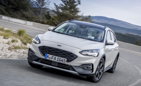 2019 Ford Focus Active Wagon (Color: Metropolis White) Front Three-Quarter Wallpapers 450x275 (1)