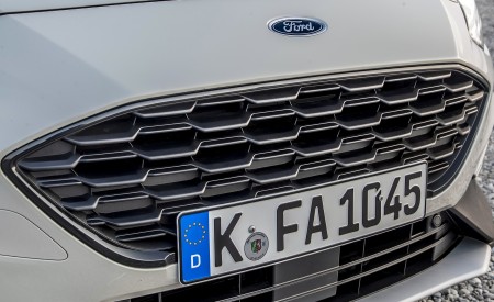 2019 Ford Focus Active Wagon (Color: Metropolis White) Grill Wallpapers 450x275 (29)