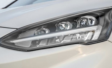 2019 Ford Focus Active Wagon (Color: Metropolis White) Headlight Wallpapers 450x275 (28)